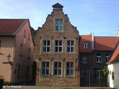 Der historische Stadtkern von D&uuml;sseldorf-Kaiserswerth ist f&uuml;r die Kamera des Vivaz leicht aufgenommen